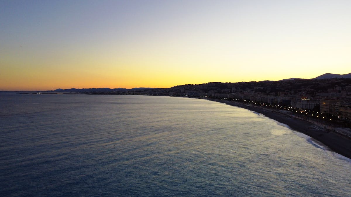 Vue de Nice et de la côte d'azur